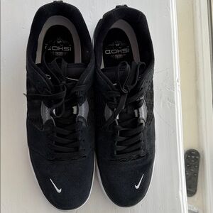 Nike Mens ISHOD Men’s Black and White Low-Top Sneakers